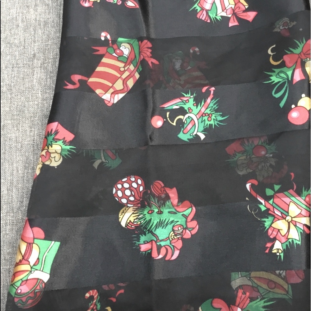 SCARF’S (2) CHRISTMAS & HALLOWEEN🌻 - Picture 2 of 3